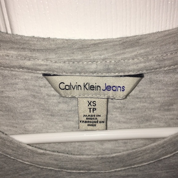 super cute calvin klein t shirt - Picture 3 of 3